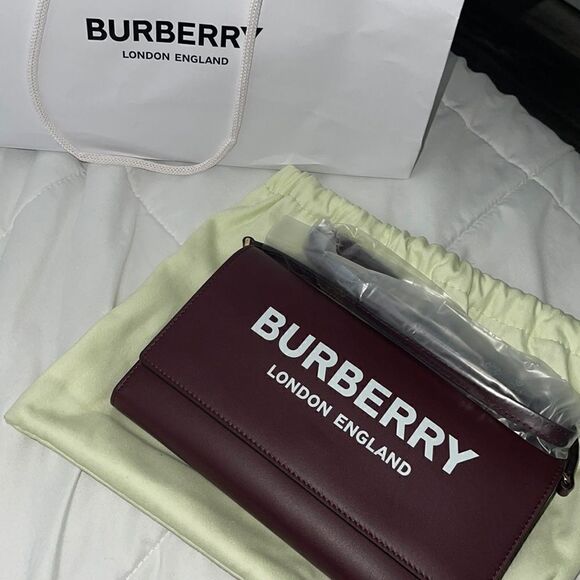 Burberry Handbags - Burberry Wallet Crossbody 